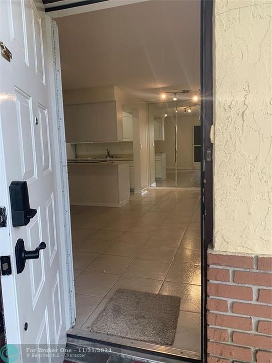 For Rent: $2,100 (2 beds, 1 baths, 800 Square Feet)