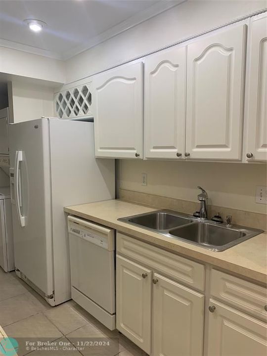 For Rent: $2,100 (2 beds, 1 baths, 800 Square Feet)