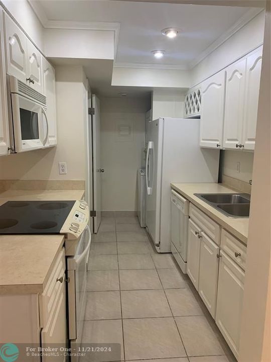 For Rent: $2,100 (2 beds, 1 baths, 800 Square Feet)