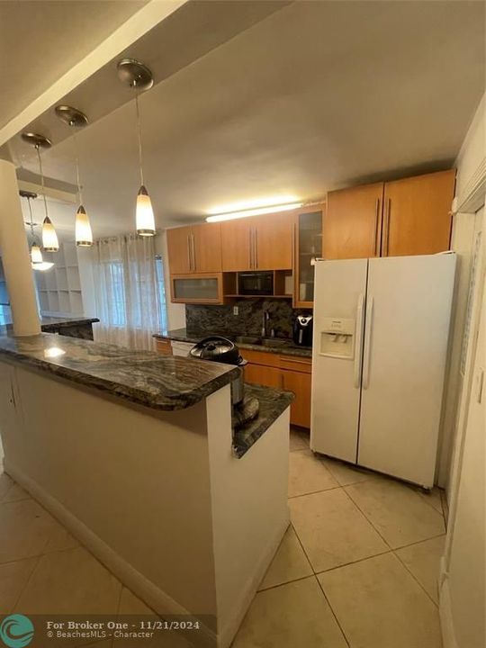 For Sale: $249,000 (2 beds, 2 baths, 945 Square Feet)