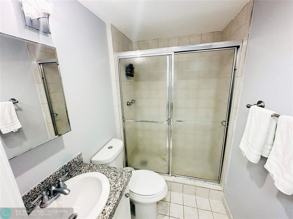 For Rent: $3,800 (2 beds, 2 baths, 987 Square Feet)