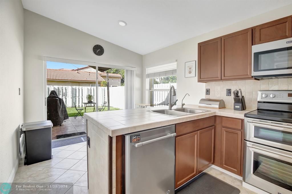 For Sale: $519,900 (4 beds, 2 baths, 1348 Square Feet)