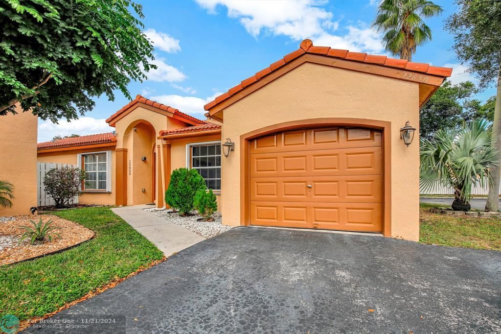 For Sale: $519,900 (4 beds, 2 baths, 1348 Square Feet)