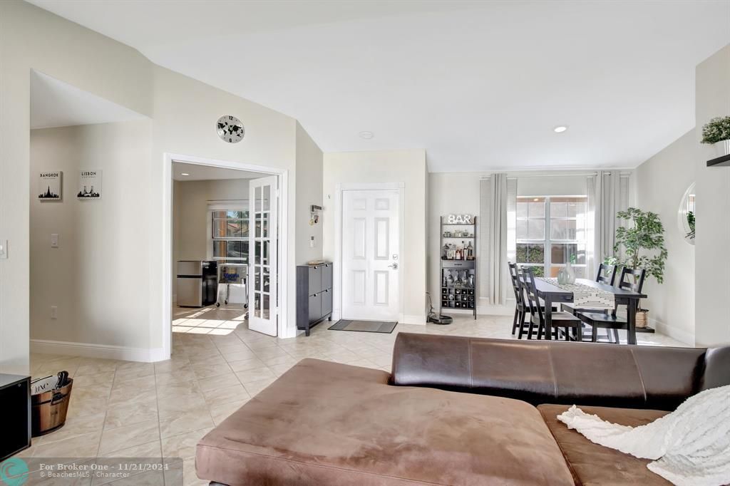 For Sale: $519,900 (4 beds, 2 baths, 1348 Square Feet)