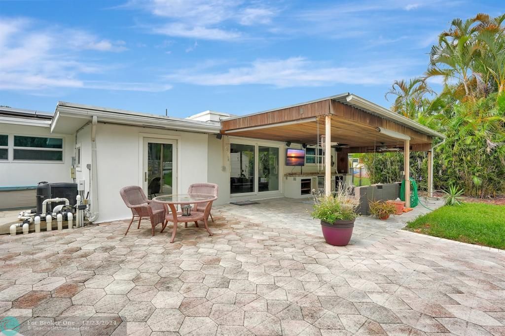 Active With Contract: $895,000 (3 beds, 2 baths, 1640 Square Feet)