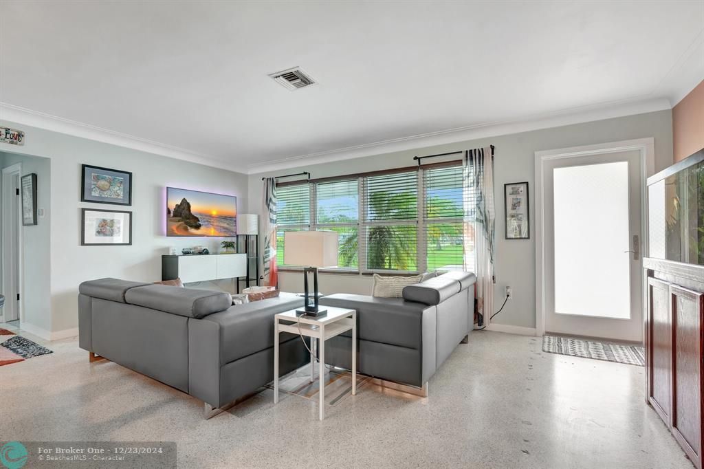 Active With Contract: $895,000 (3 beds, 2 baths, 1640 Square Feet)