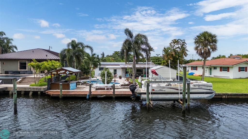 Active With Contract: $895,000 (3 beds, 2 baths, 1640 Square Feet)