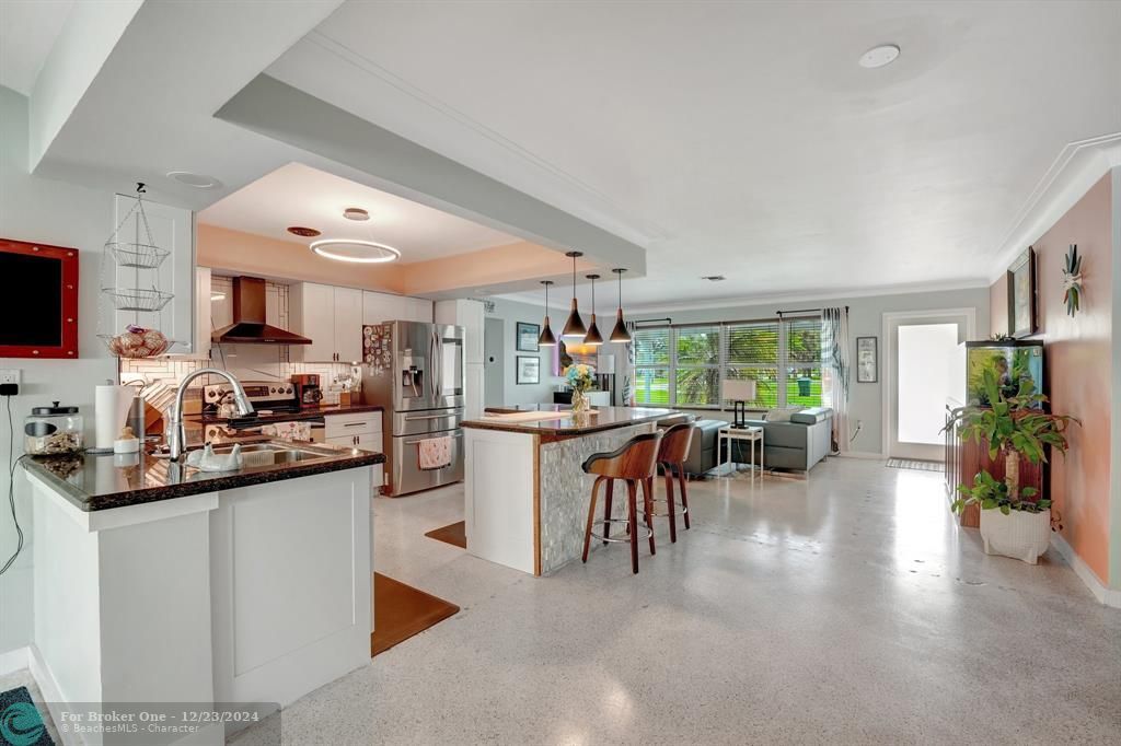 Active With Contract: $895,000 (3 beds, 2 baths, 1640 Square Feet)