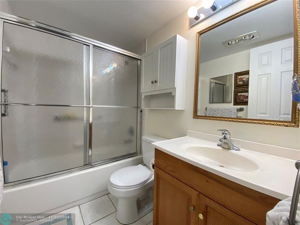 For Sale: $270,000 (2 beds, 2 baths, 841 Square Feet)