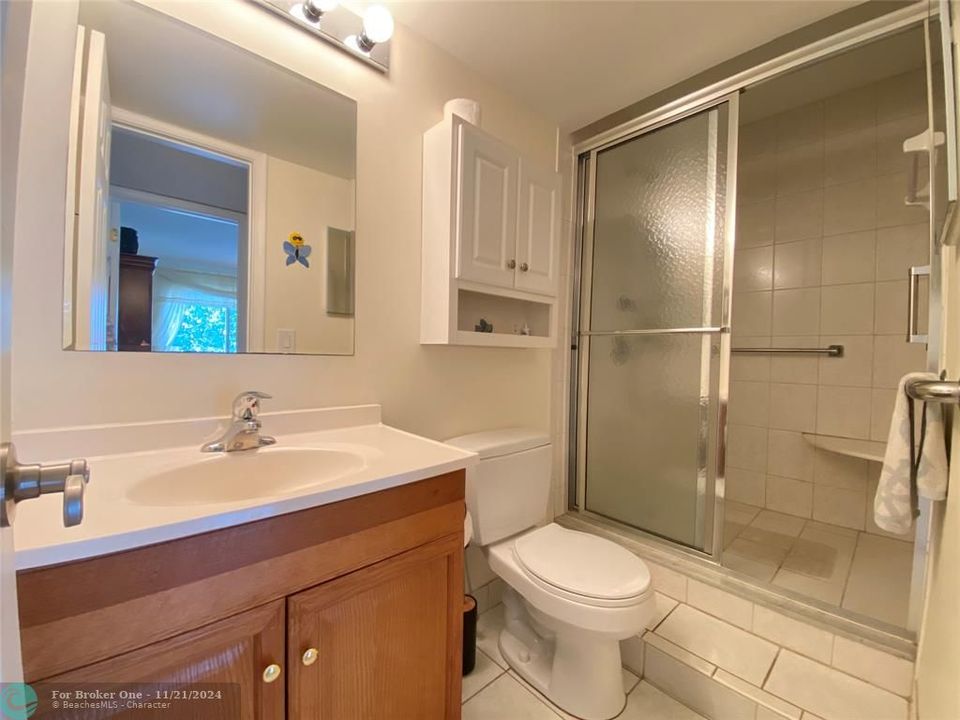 For Sale: $270,000 (2 beds, 2 baths, 841 Square Feet)