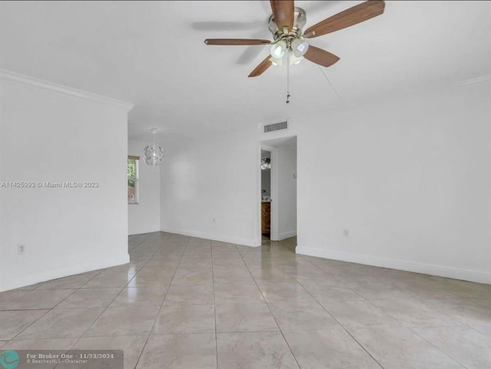 For Sale: $389,000 (3 beds, 2 baths, 1054 Square Feet)