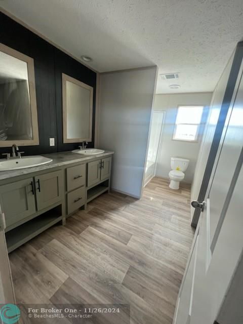 For Rent: $1,750 (3 beds, 2 baths, 1296 Square Feet)