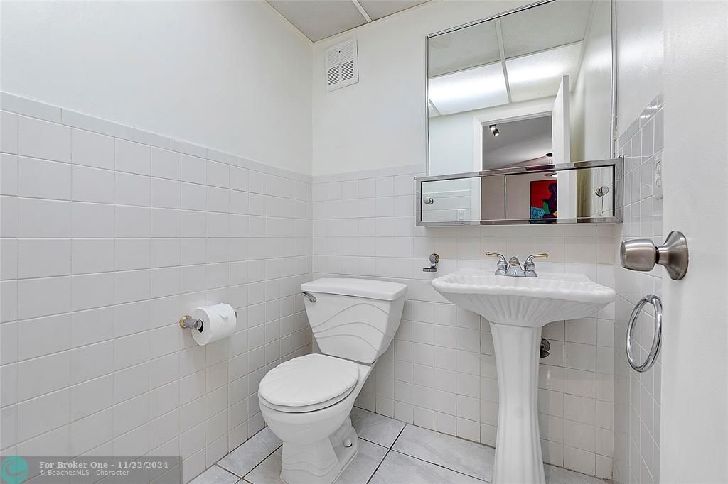 For Sale: $150,000 (1 beds, 1 baths, 943 Square Feet)