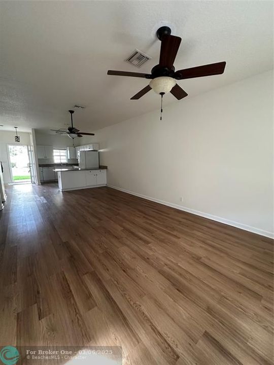 For Rent: $2,500 (3 beds, 3 baths, 1700 Square Feet)