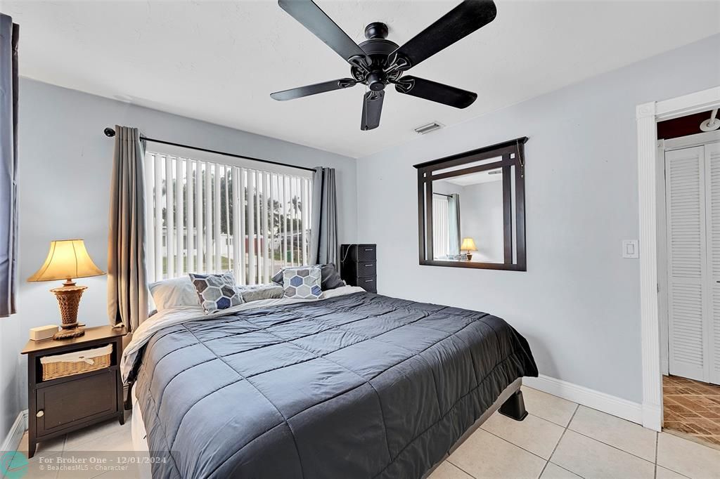 For Sale: $420,000 (2 beds, 1 baths, 914 Square Feet)