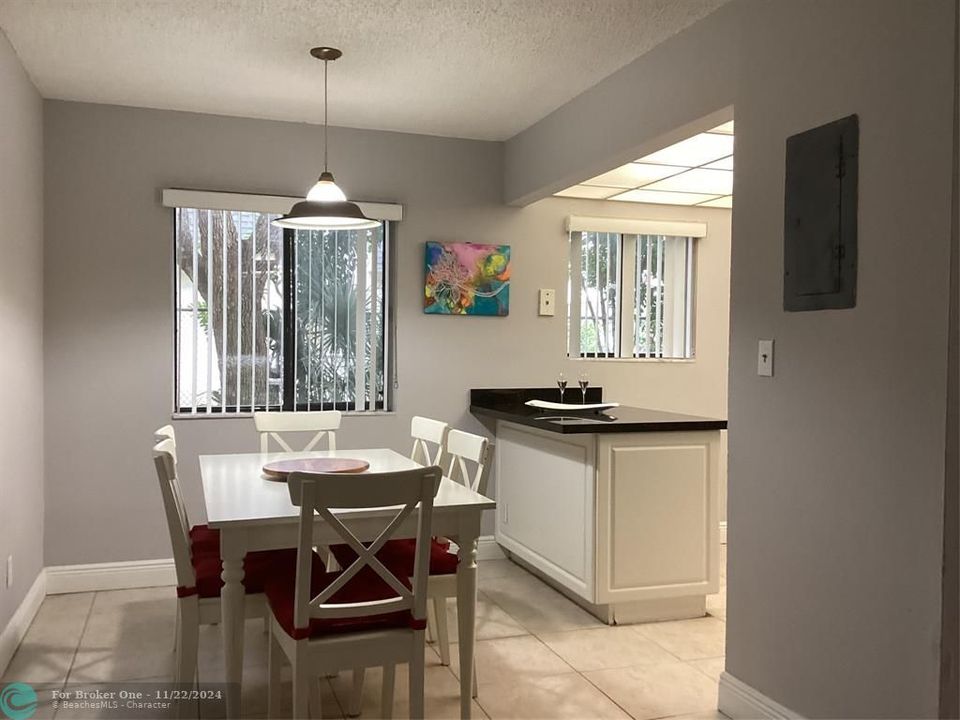 For Rent: $2,100 (2 beds, 2 baths, 963 Square Feet)