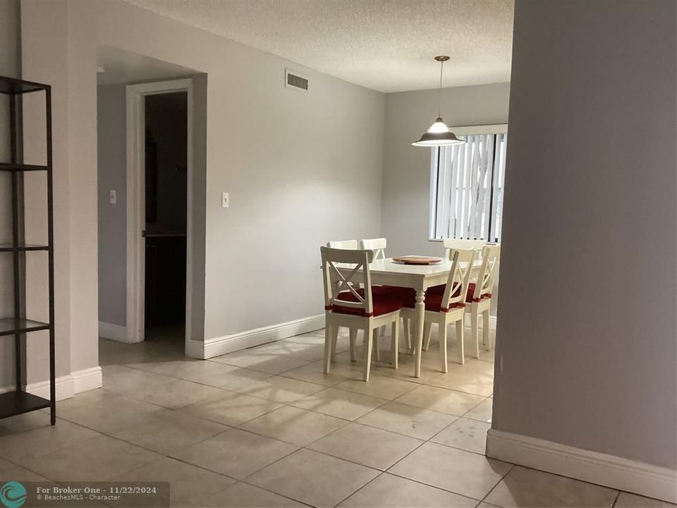 For Rent: $2,100 (2 beds, 2 baths, 963 Square Feet)