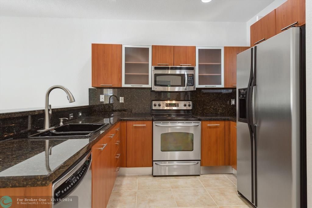 For Rent: $3,100 (2 beds, 2 baths, 1455 Square Feet)