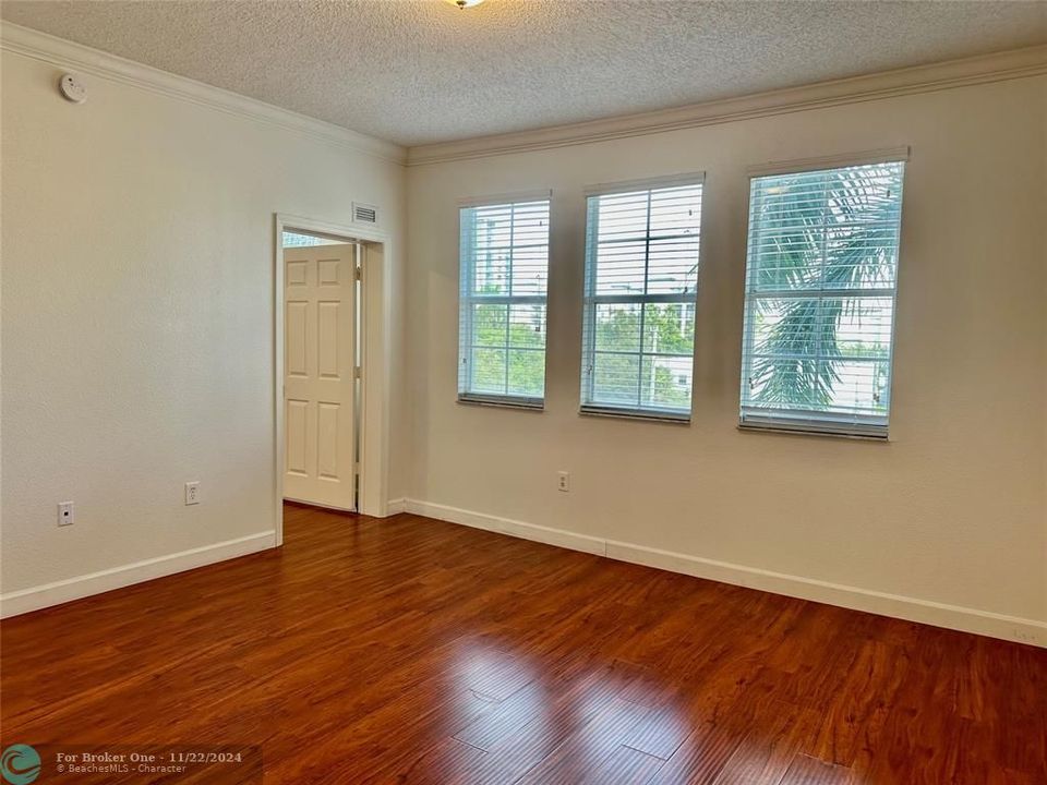 For Rent: $2,900 (2 beds, 2 baths, 1240 Square Feet)