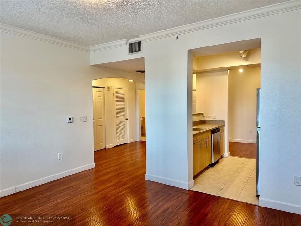 For Rent: $2,900 (2 beds, 2 baths, 1240 Square Feet)