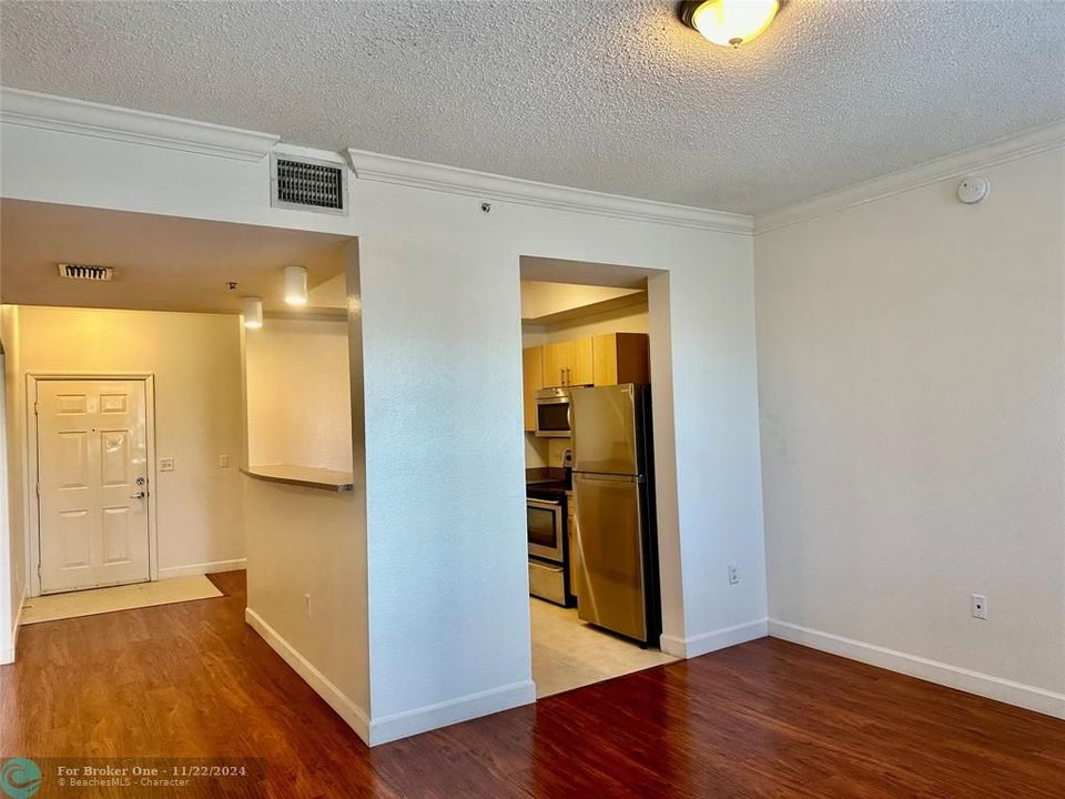 For Rent: $2,900 (2 beds, 2 baths, 1240 Square Feet)