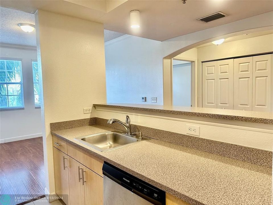 For Rent: $2,900 (2 beds, 2 baths, 1240 Square Feet)