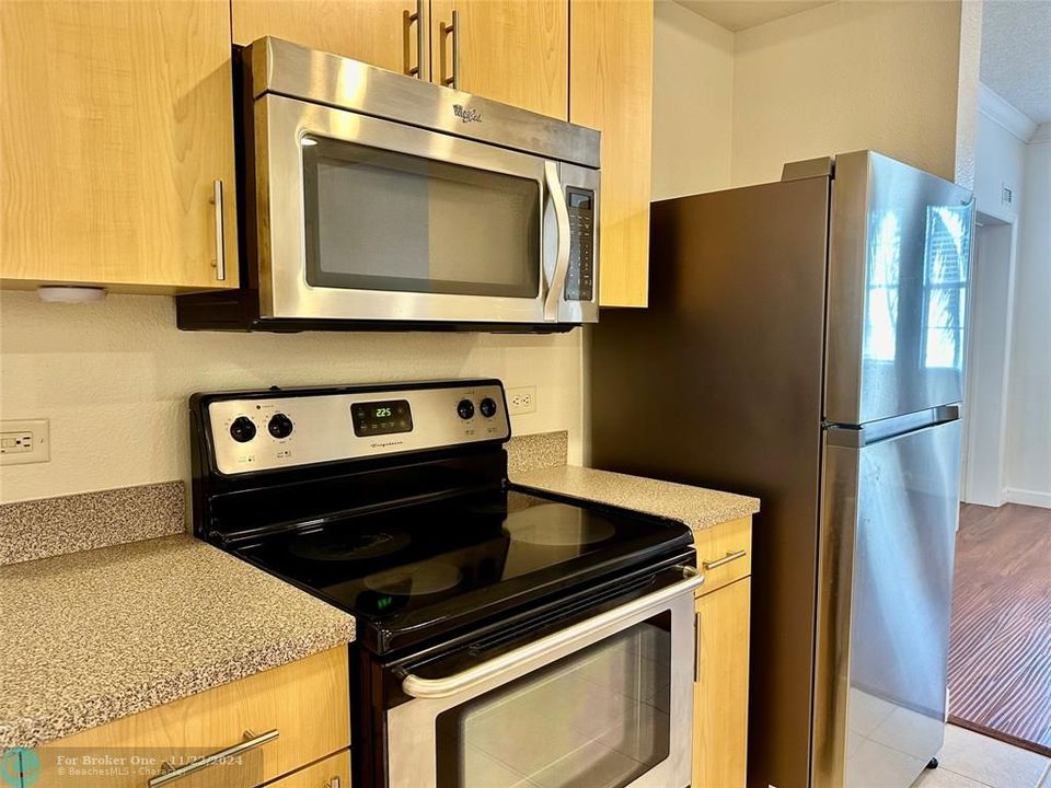 For Rent: $2,900 (2 beds, 2 baths, 1240 Square Feet)