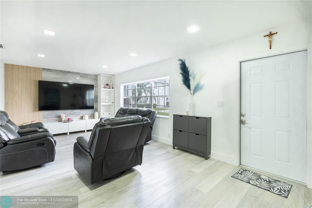 For Sale: $389,900 (3 beds, 2 baths, 1630 Square Feet)