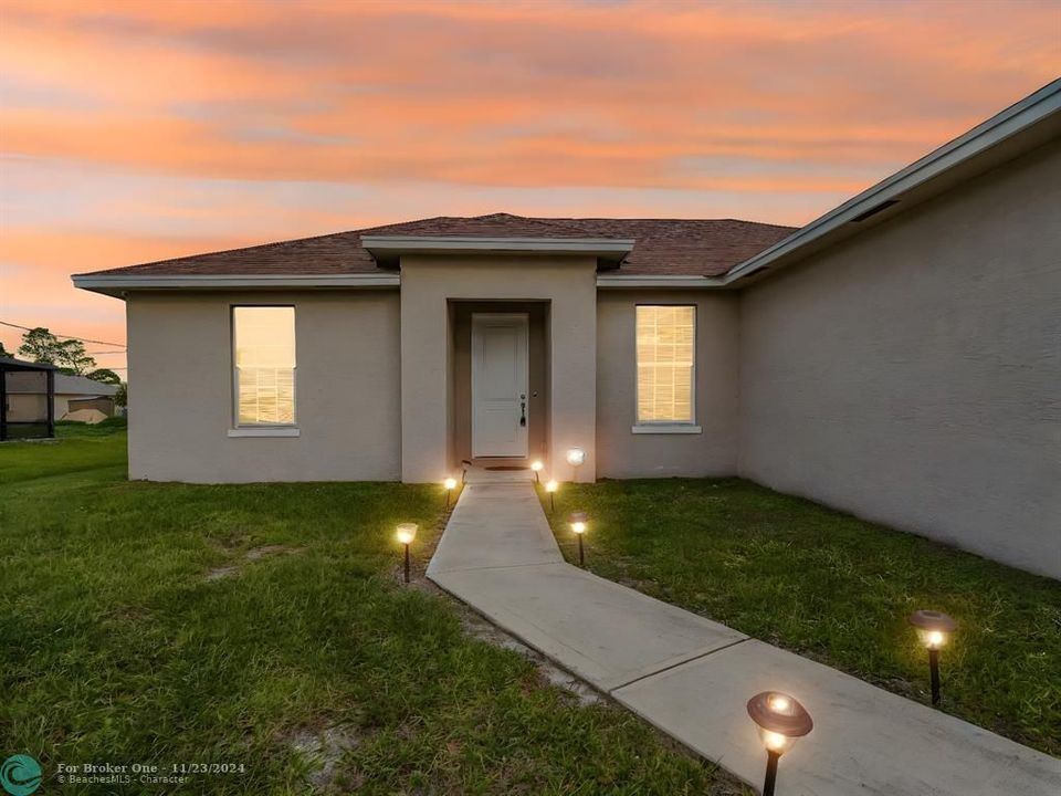 For Sale: $362,000 (3 beds, 2 baths, 1308 Square Feet)