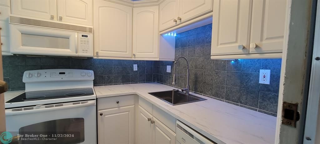 For Rent: $1,900 (1 beds, 1 baths, 600 Square Feet)