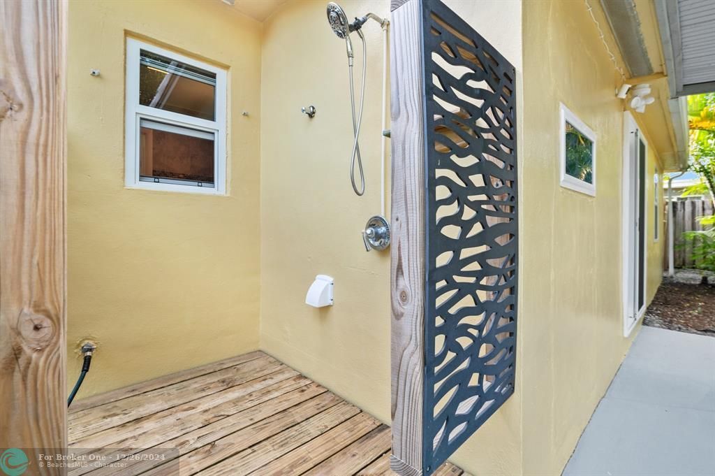 For Sale: $555,000 (3 beds, 1 baths, 1154 Square Feet)