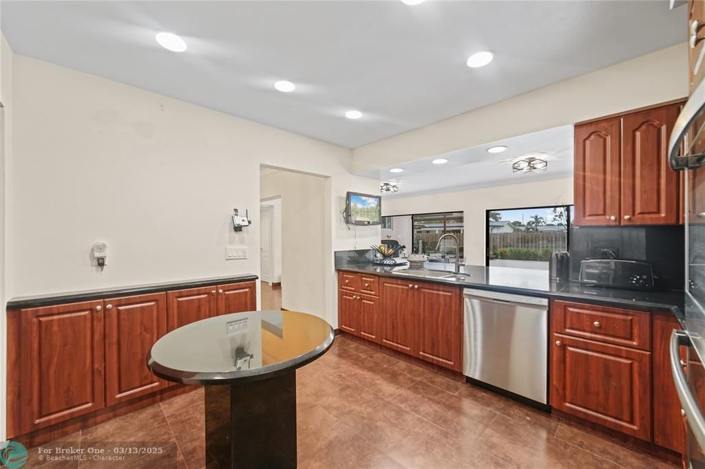 For Sale: $700,000 (4 beds, 2 baths, 2158 Square Feet)