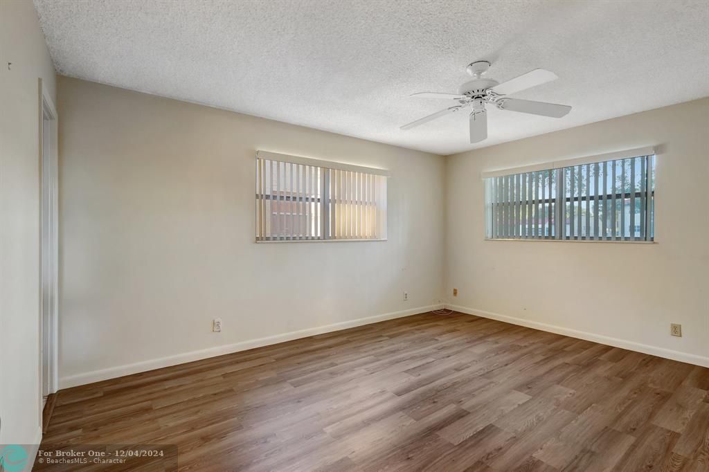 For Sale: $139,900 (2 beds, 2 baths, 1004 Square Feet)