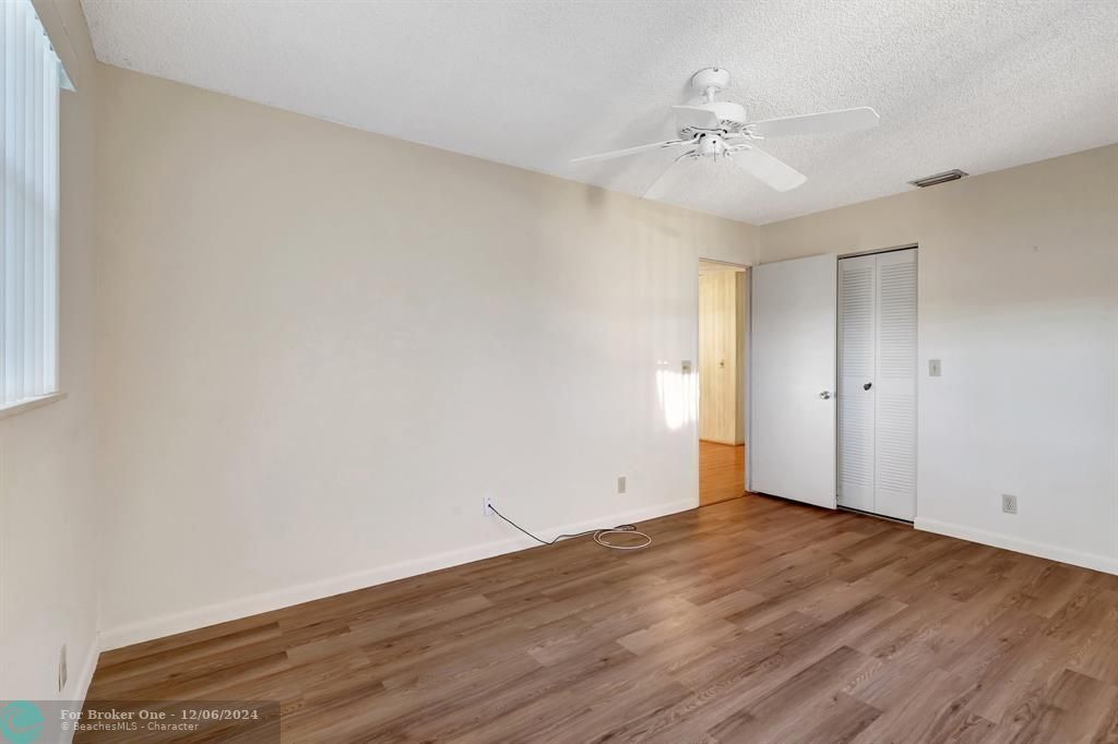 For Sale: $139,900 (2 beds, 2 baths, 1004 Square Feet)