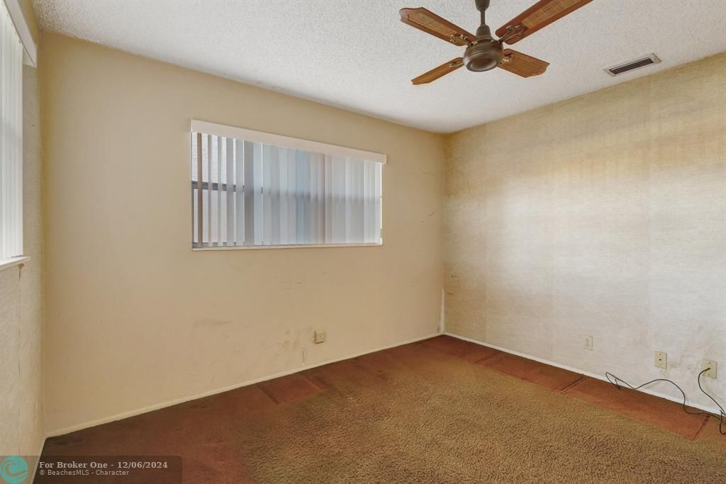 For Sale: $139,900 (2 beds, 2 baths, 1004 Square Feet)