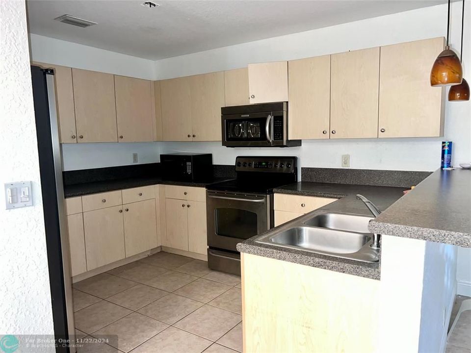 For Rent: $3,800 (4 beds, 2 baths, 1790 Square Feet)