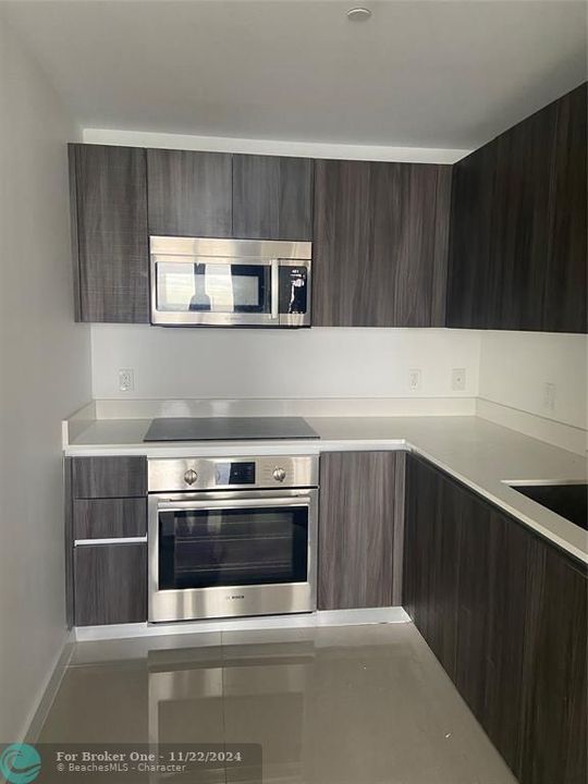 For Rent: $3,900 (1 beds, 1 baths, 794 Square Feet)