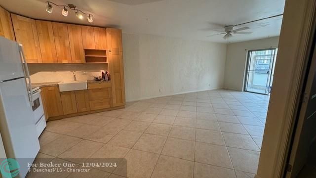 For Sale: $180,000 (1 beds, 1 baths, 750 Square Feet)