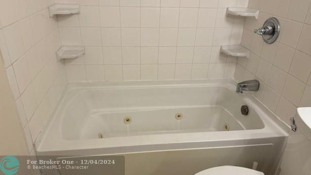 For Sale: $180,000 (1 beds, 1 baths, 750 Square Feet)