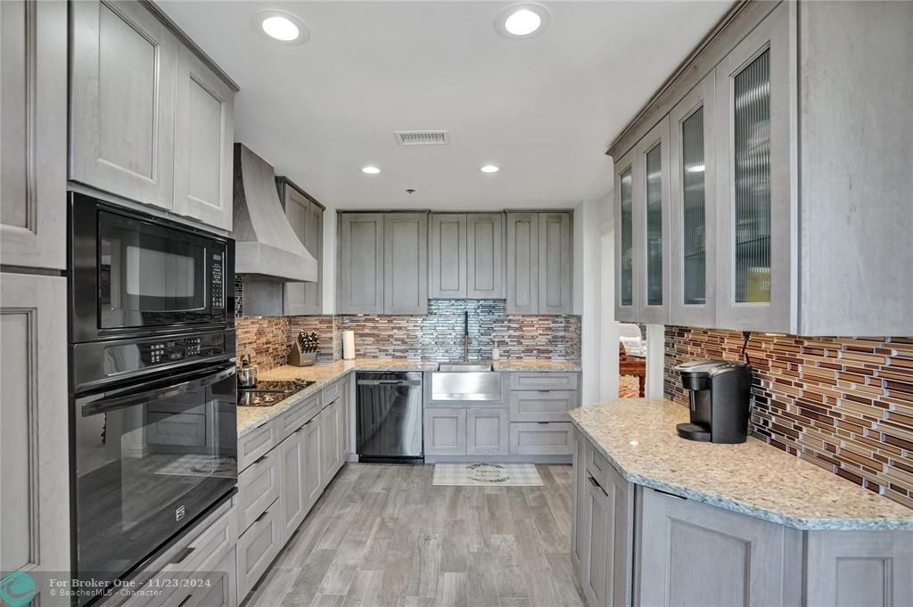 For Sale: $659,900 (2 beds, 2 baths, 2460 Square Feet)