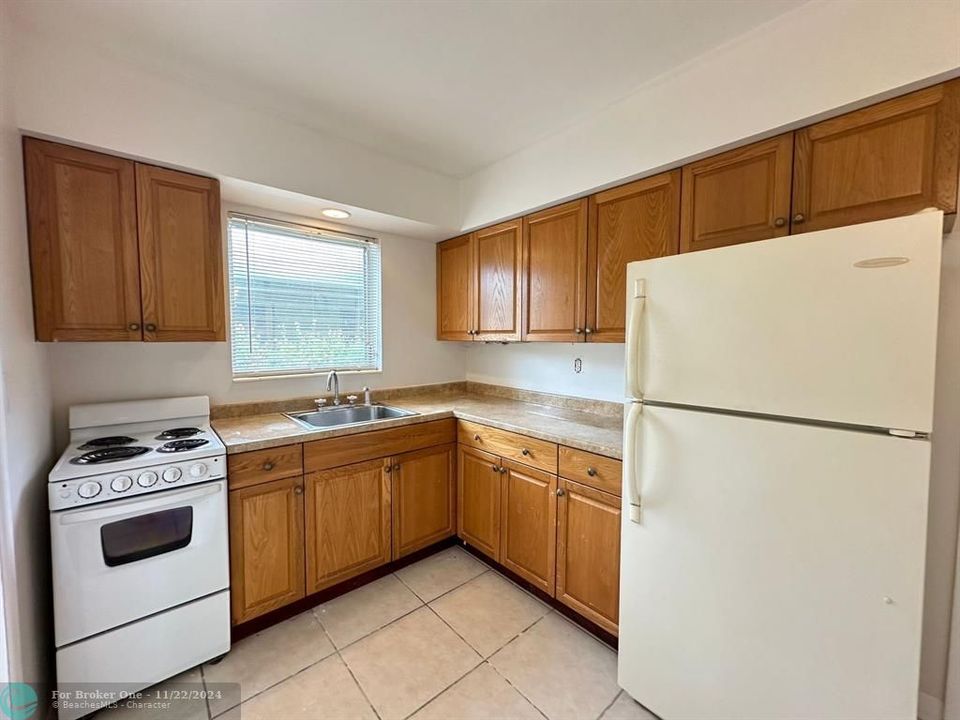 For Rent: $1,800 (1 beds, 1 baths, 700 Square Feet)