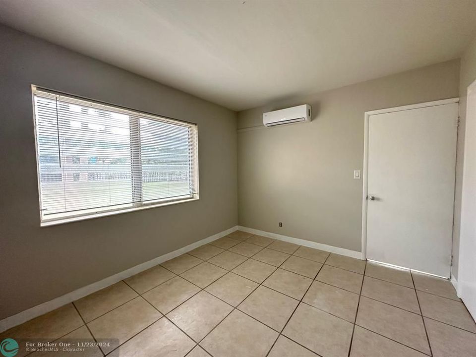 For Rent: $1,800 (1 beds, 1 baths, 700 Square Feet)