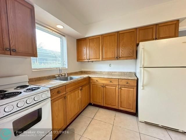 For Rent: $1,800 (1 beds, 1 baths, 700 Square Feet)