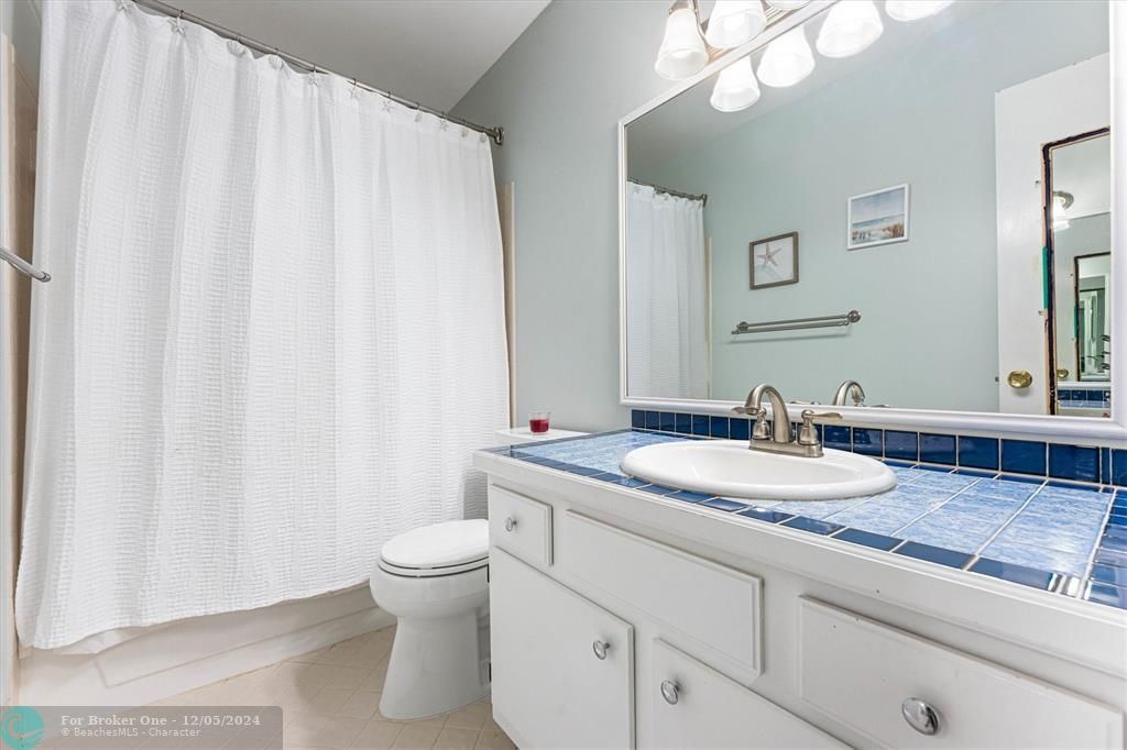 For Sale: $290,000 (2 beds, 2 baths, 1182 Square Feet)