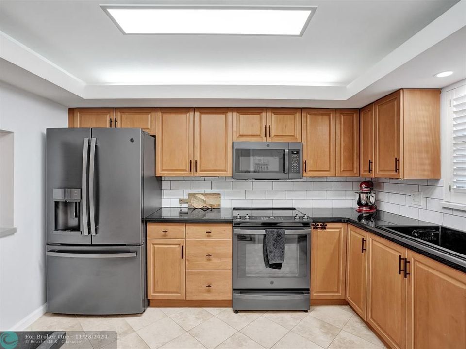 For Sale: $484,500 (2 beds, 1 baths, 1310 Square Feet)