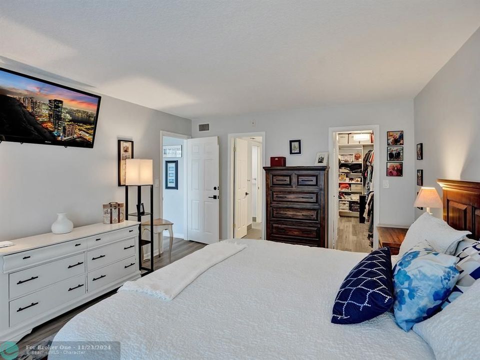 For Sale: $484,500 (2 beds, 1 baths, 1310 Square Feet)