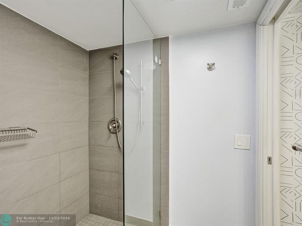 For Sale: $484,500 (2 beds, 1 baths, 1310 Square Feet)