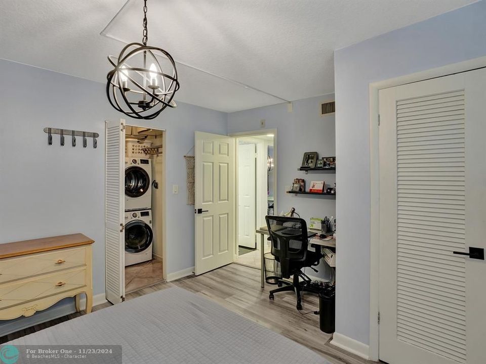 For Sale: $484,500 (2 beds, 1 baths, 1310 Square Feet)