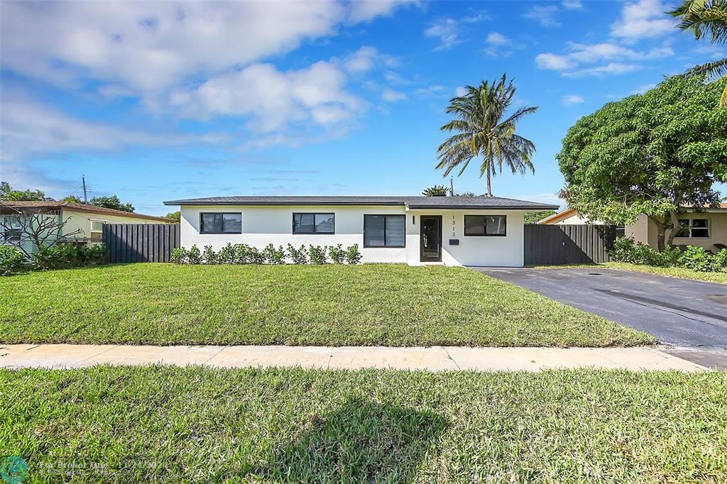 For Sale: $699,900 (3 beds, 2 baths, 1596 Square Feet)