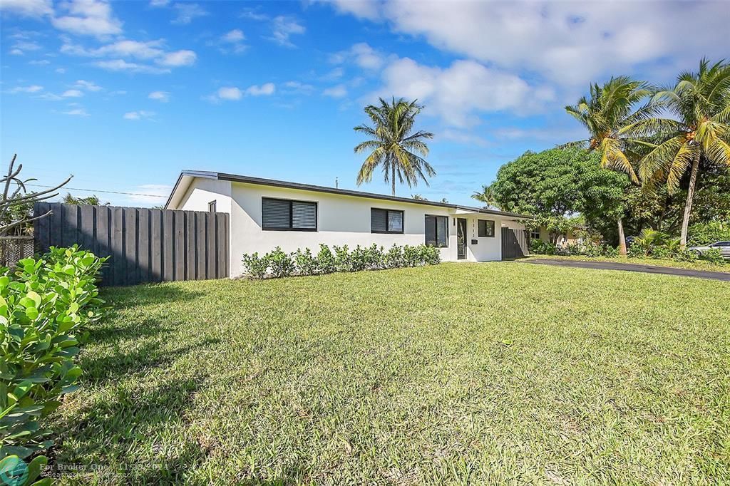 For Sale: $699,900 (3 beds, 2 baths, 1596 Square Feet)